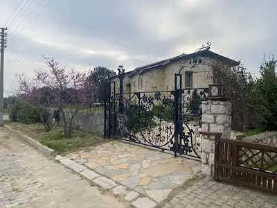 URLA BADEMLER HEKIMKÖY SITESI KIRALIK VILLA