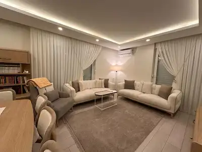 ÇAĞLAYANDA KÖŞE BAŞI ASANSÖRLÜ BİNADA ARA KAT SATILIK 3+1 DAİRE
