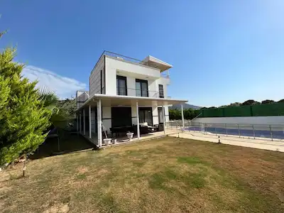 DİDİM AKBÜKTE 435M2 ARSA İÇİNDE MÜSTAKIL HAVUZLU 5+1 VILLA