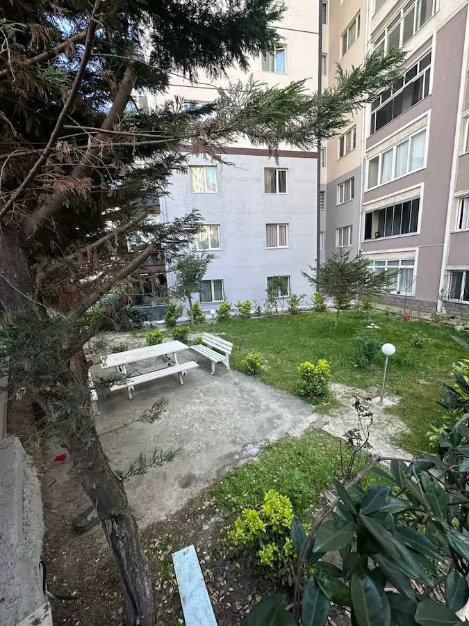 RE/MAX'TAN ADNAN KAHVECI'DE HASTANE VE METROBÜSE YÜRÜME MESAFESINDE 3+1