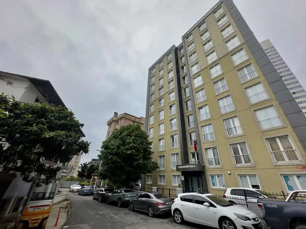 ADNAN KAHVECİ METROYA YÜRÜME MESAFESİNDE 2+1 SATILIK DAİRE