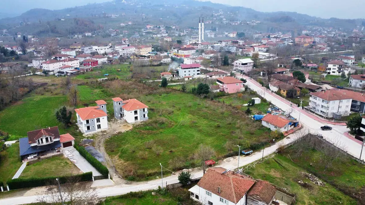 ERENLER KAYALAR REŞİTBEY'DE KISMİ İMARLI ARSA