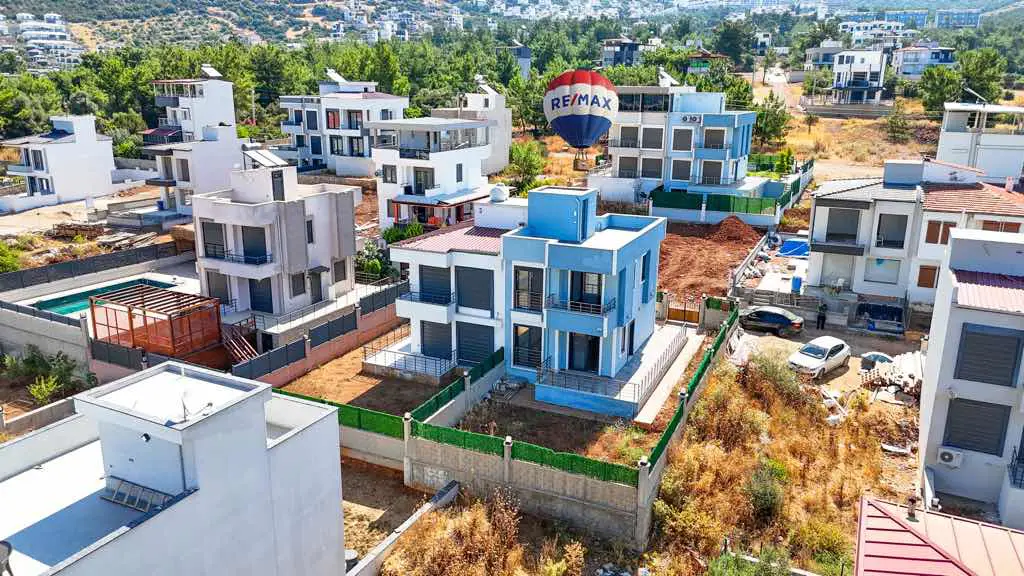 DİDİM AKBÜK’TE DENİZ MANZARALI SIFIR 3+1 MÜSTAKİL VİLLA
