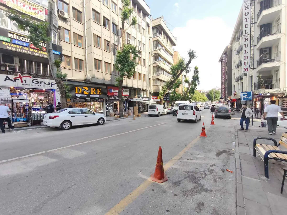 ULUS'UN EN DEĞERLİ CADDESİNDE 3 KATLI DÜKKAN&MAĞAZA FIRSATI !!