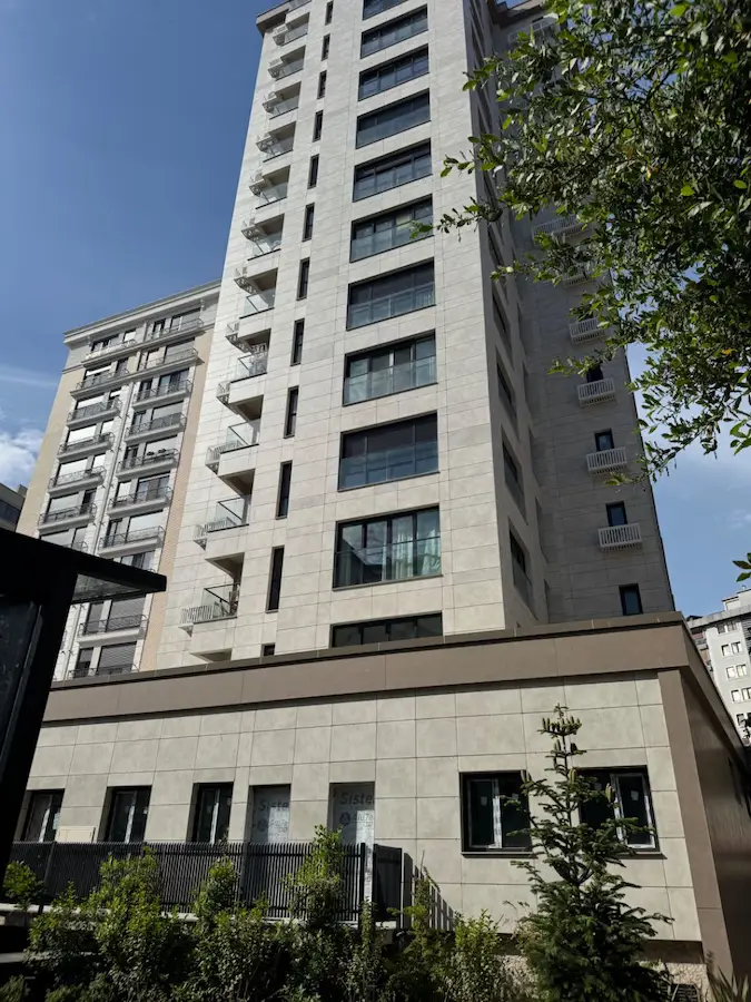ERENKÖY'DE YENİ BİNADA KİRALIK İŞYERİ