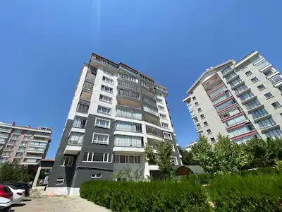 AŞAĞI YAHYALAR'DA MERKEZİ KONUMDA GENİŞ 3+1 DAİRE