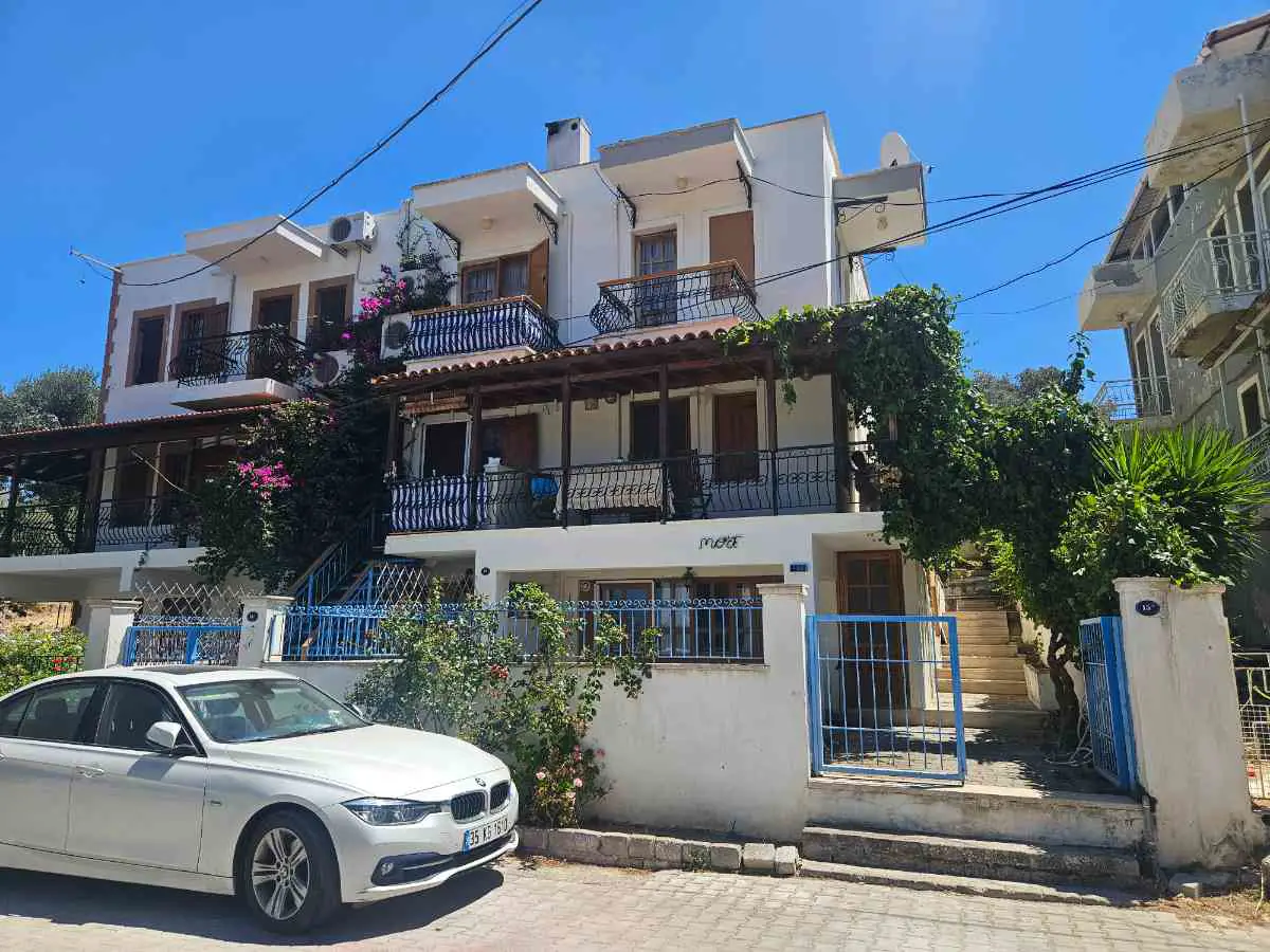 ESKI FOÇA'DA EŞYALI 4+1 KIRALIK VILLA