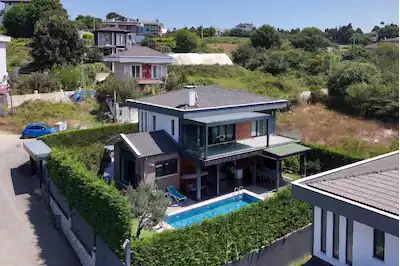 ŞİLE ÇAYIRBAŞI MAHALLESİ'NDE APLAS MÜSTAKİL HAVUZLU 4+1 SATILIK VİLLA