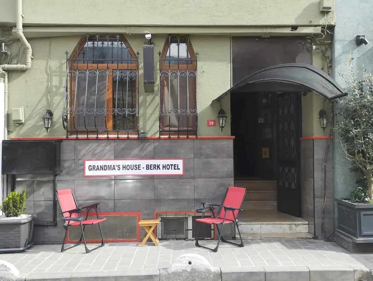 İSTANBUL'DA  TURİZMİN  GÖZ  BEBEĞİ  SULTANAHMET'TE  BULUNMAZ  YATIRIM  FIRSATI