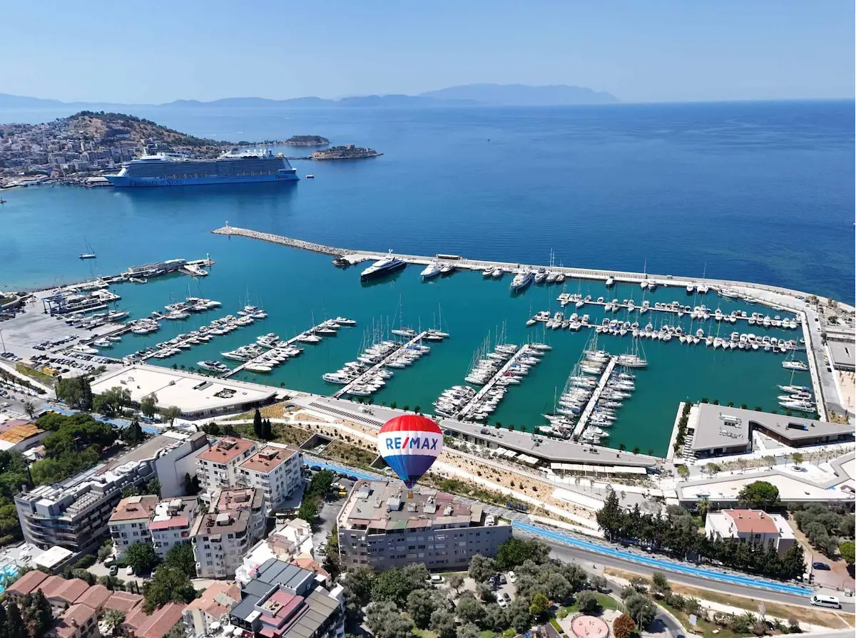 KUŞADASI MARINADA PANORAMIK DENIZ MANZARALI 4+1 YALI DAIRESI