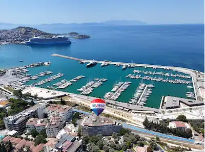 KUŞADASI MARINADA PANORAMIK DENIZ MANZARALI 4+1 YALI DAIRESI