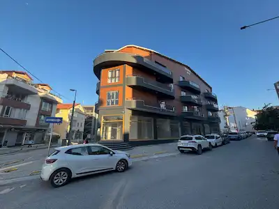 GÖLCÜK DUMLUPINAR’DA SIFIR 1+1 | BALKONLU | DOĞALGAZ KOMBİLİ | BOŞ KİRALIK DAİRE