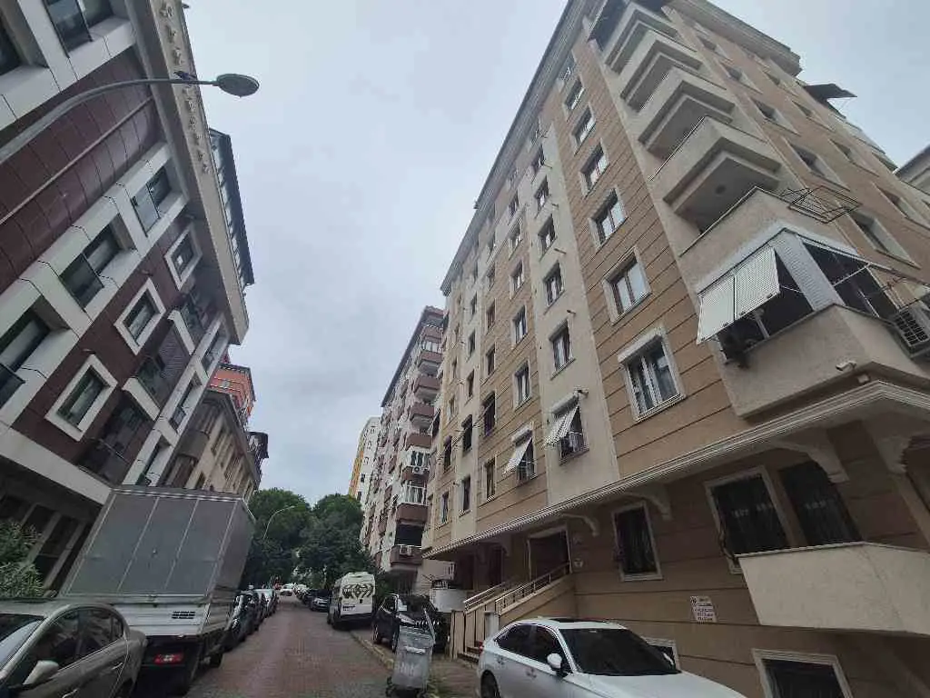 MALTEPE’DE EŞYALI 2+1 KİRALIK DAİRE | YÜKSEK GİRİŞ, BALKONLU