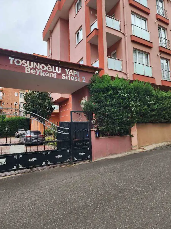TUZLA AYDINLI’DA BEYKENT SİTESİ 2’DE 2+1 | 2 BANYO | BALKON | DOĞU-GÜNEY CEPHE