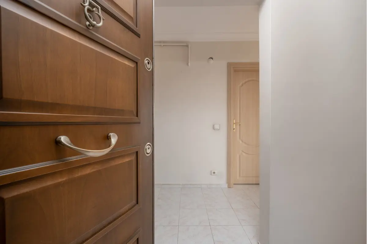 REMAX AREA DAN KÜKÜRTLÜ CADDE ÜZERI KIRALIK ARA KAT 3+1 DAIRE