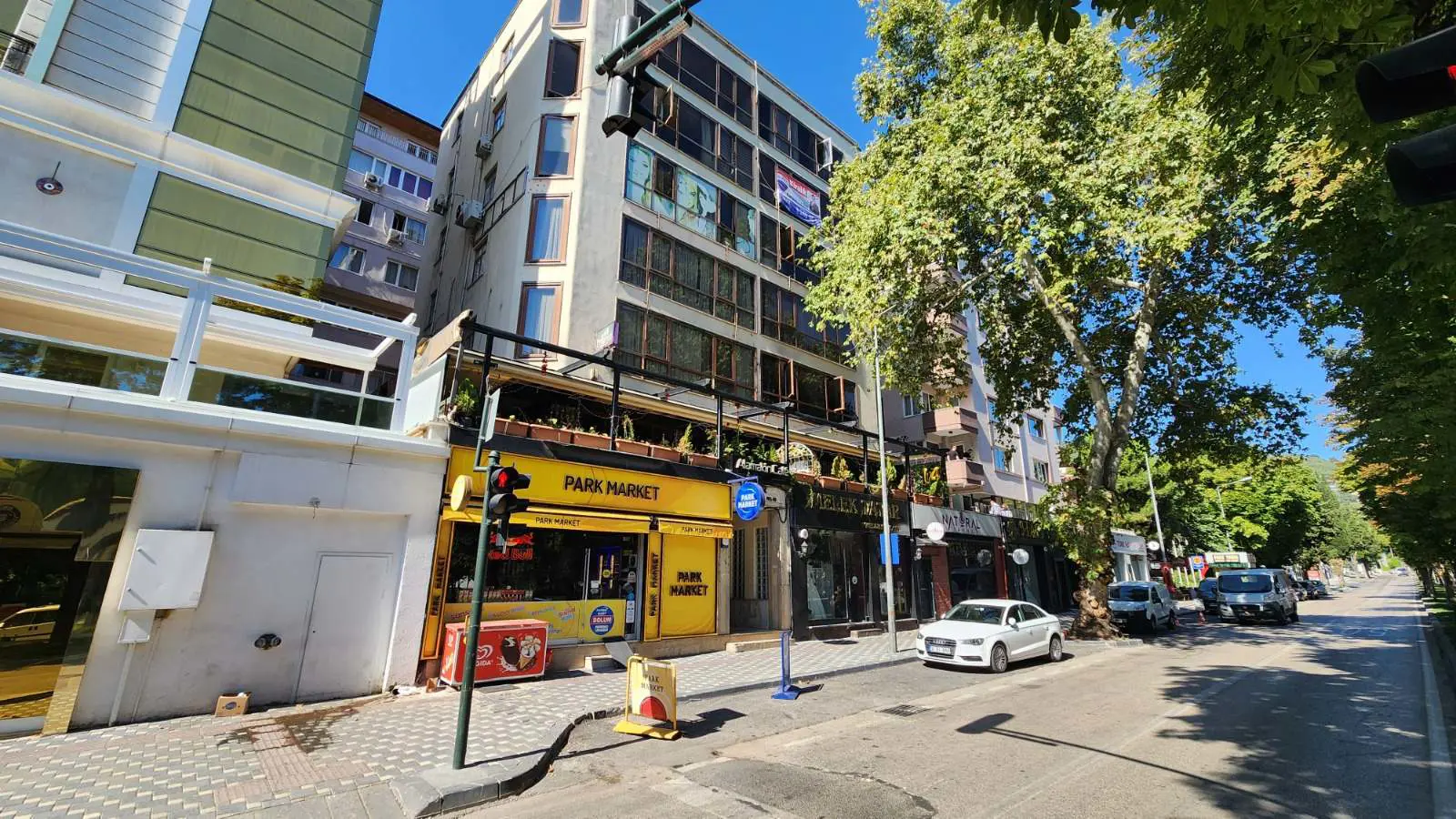 REMAX BEYAZ ÇEKİRGE CADDE ÜSTÜ KİRALIK 2 + 1 GENİŞ DAİRE