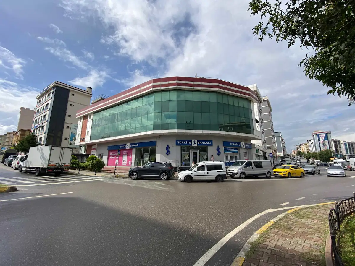 *REMAX ÖNCÜ*YUSUF KURT**AZIZ BULVARIN'DA 1100M² KIRALIK OFIS