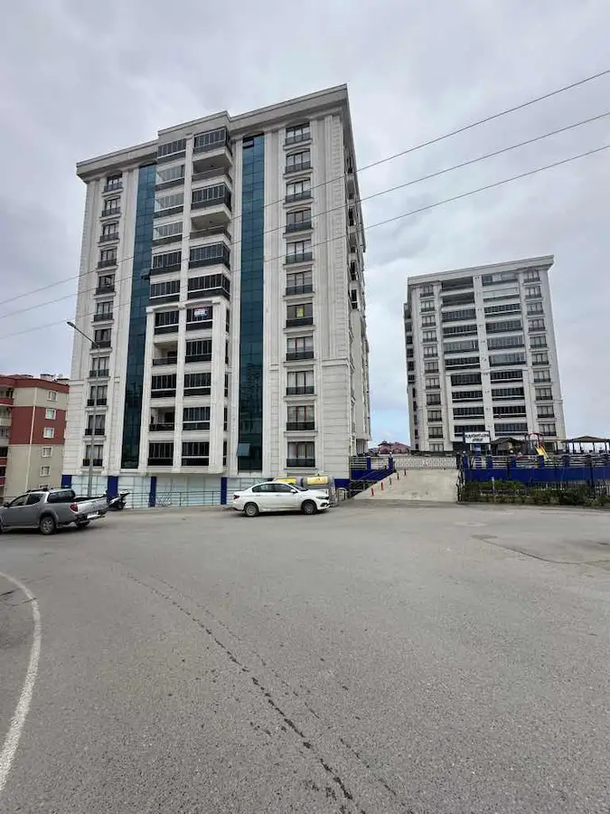 KAŞÜSTÜ LİFE SİTESİNDE KİRALIK TEMİZ BOYALI FIRSAT DAİRE!!!
