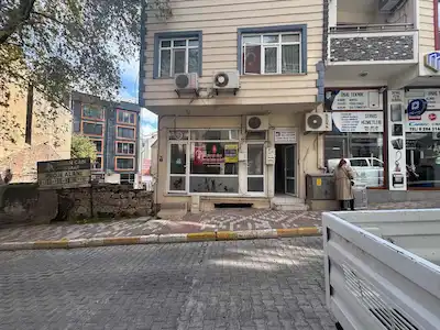 BİGA İSTİKLAL MAH’DE GİRİŞ VE BODRUM KAT TOPLAM  124 M² SATILIK OFİS/İŞYERİ