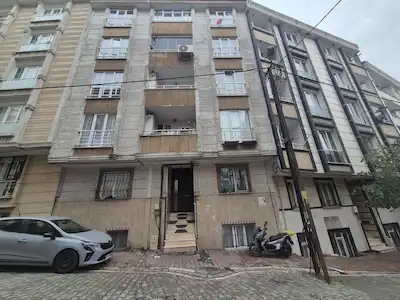 ESENYURT ÜÇEVLER MAH. SATILIK BAHÇE KATI 