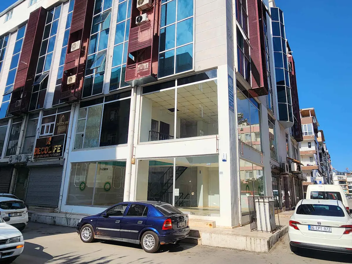 ANTALYA MERKEZ MURATPAŞA ÇATALKÖPRÜ'DE SATILIK 220 M2 DÜKKAN