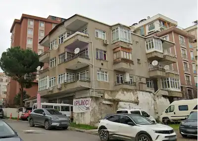 KARTAL YUKARI MAH ’DE 3 BALKONLU BELEDİYE ARKASI YATIRIMLIK SATILIK DAİRE