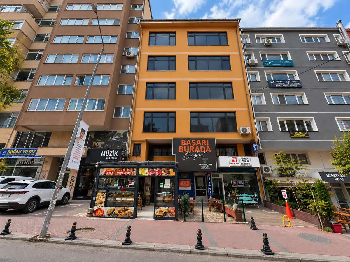 BAYINDIR 2 SOKAK’TA 1.500 M² ASANSÖRLÜ KİRALIK TİCARİ BİNA