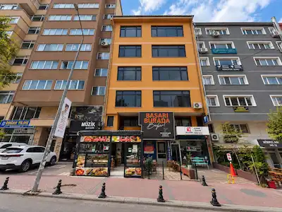 BAYINDIR 2 SOKAK’TA 1.500 M² ASANSÖRLÜ KİRALIK TİCARİ BİNA