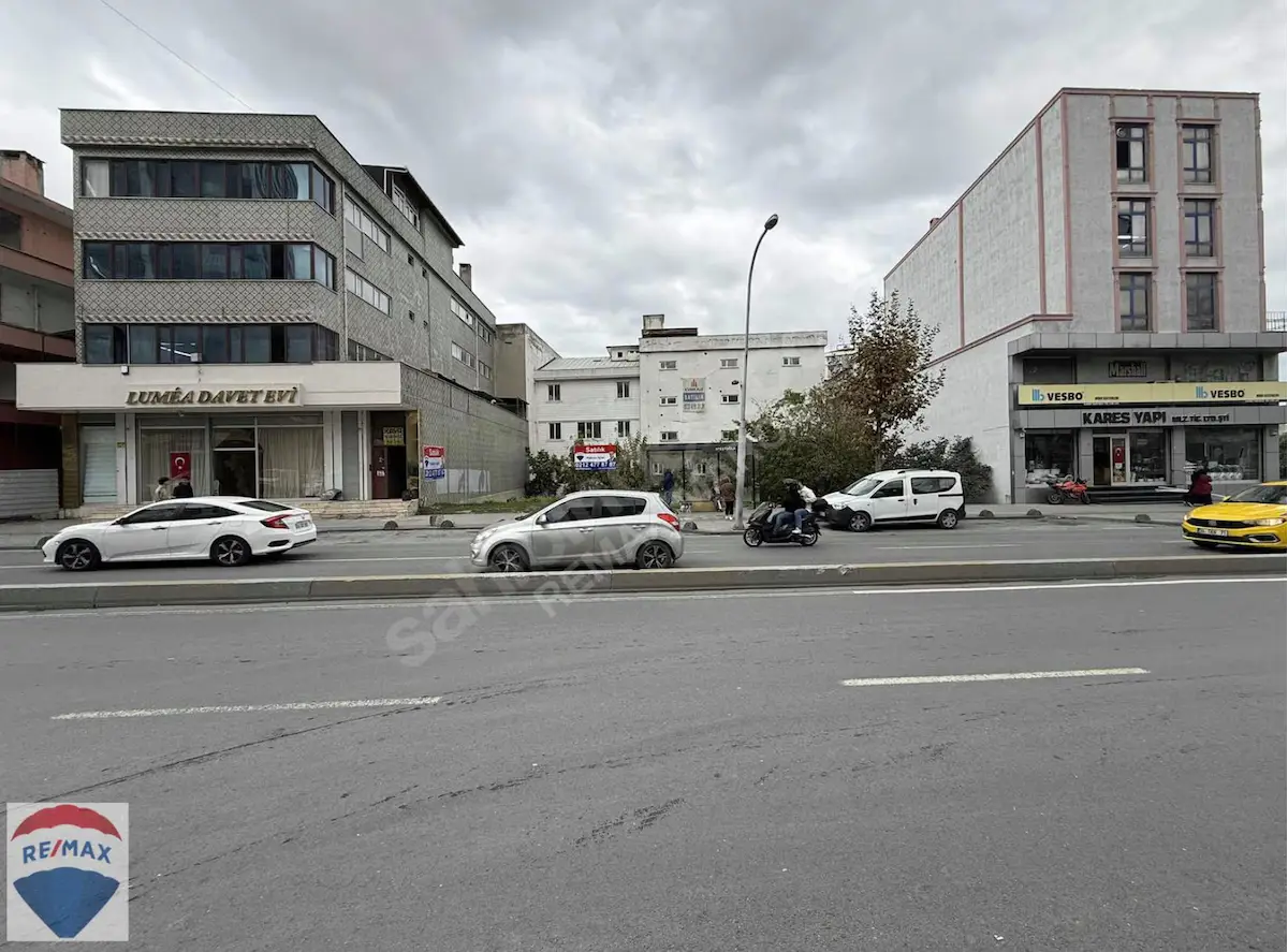 MAHMUTBEY CADDESİ ÜZERİNDE 592 M2 SATILIK İMARLI ARSA