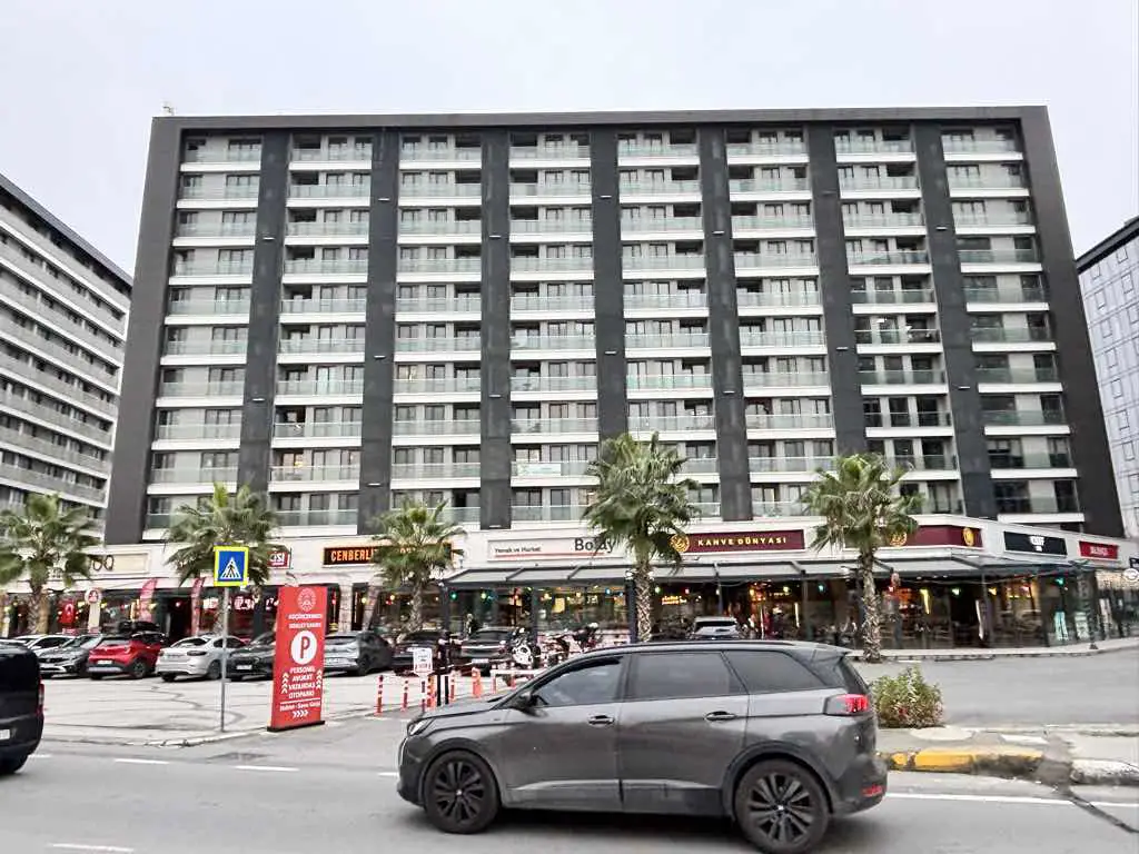 KÜÇÜKÇEKMECE KELEŞ CENTER’ DA ARA KAT BALKONLU SATILIK 2+1 DAİRE