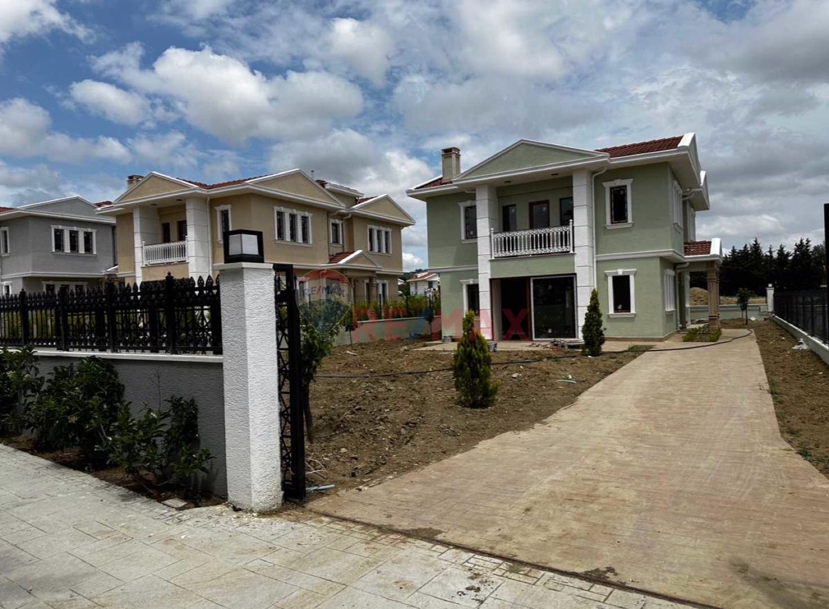SELIMPASA ELIT MEKAN VILLALARI-1 SATILIK 5+1 MUSTAKIL VILLA