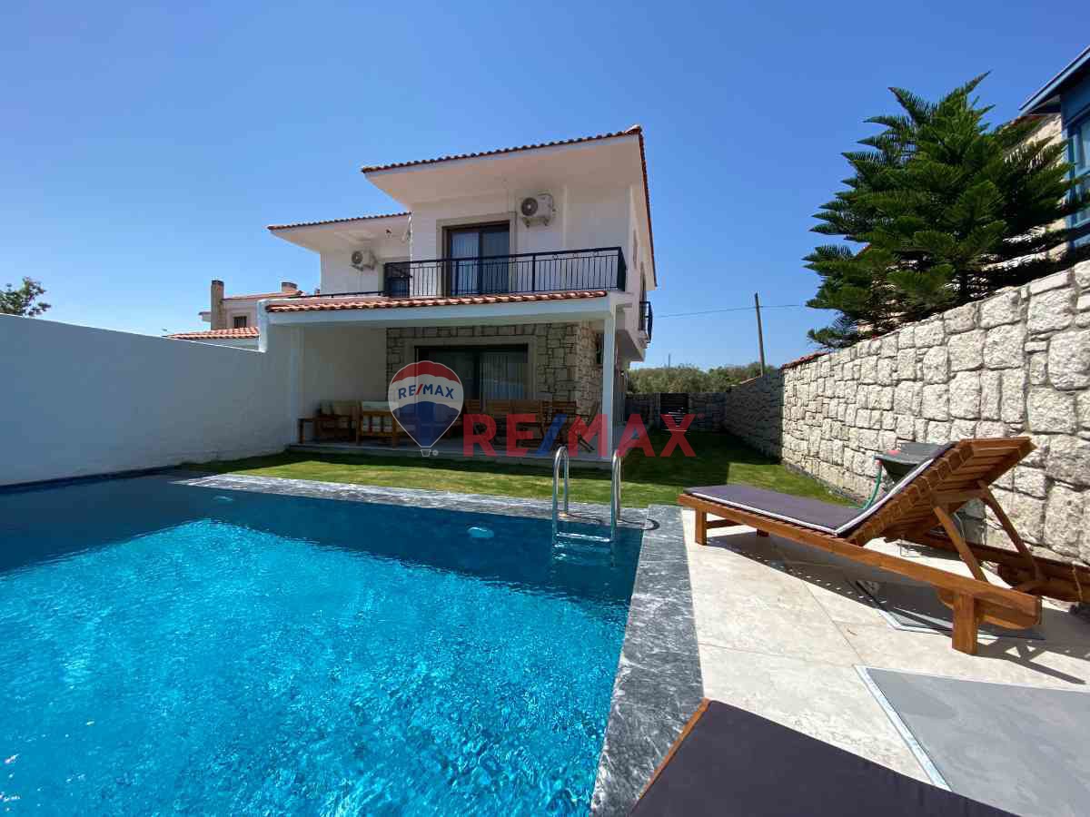 ALAÇATI HACIMEMIŞ 'TE MÜSTAKIL HAVUZLU KIRALIK VILLA