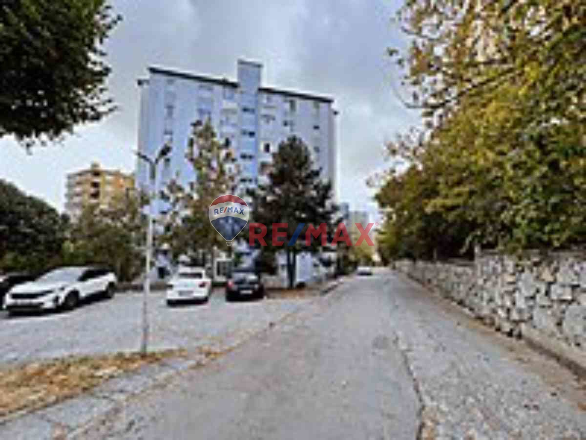 RUMELİ SİTESİNDE ARA KAT SATILIK 2+1 DAİRE