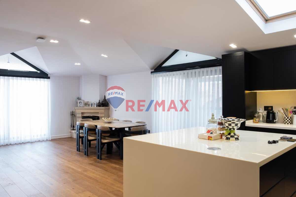 RE/MAX DOĞUŞ 'TAN ACIBADEM'IN EN ÖZEL DUBLEKSI SATIŞTA !