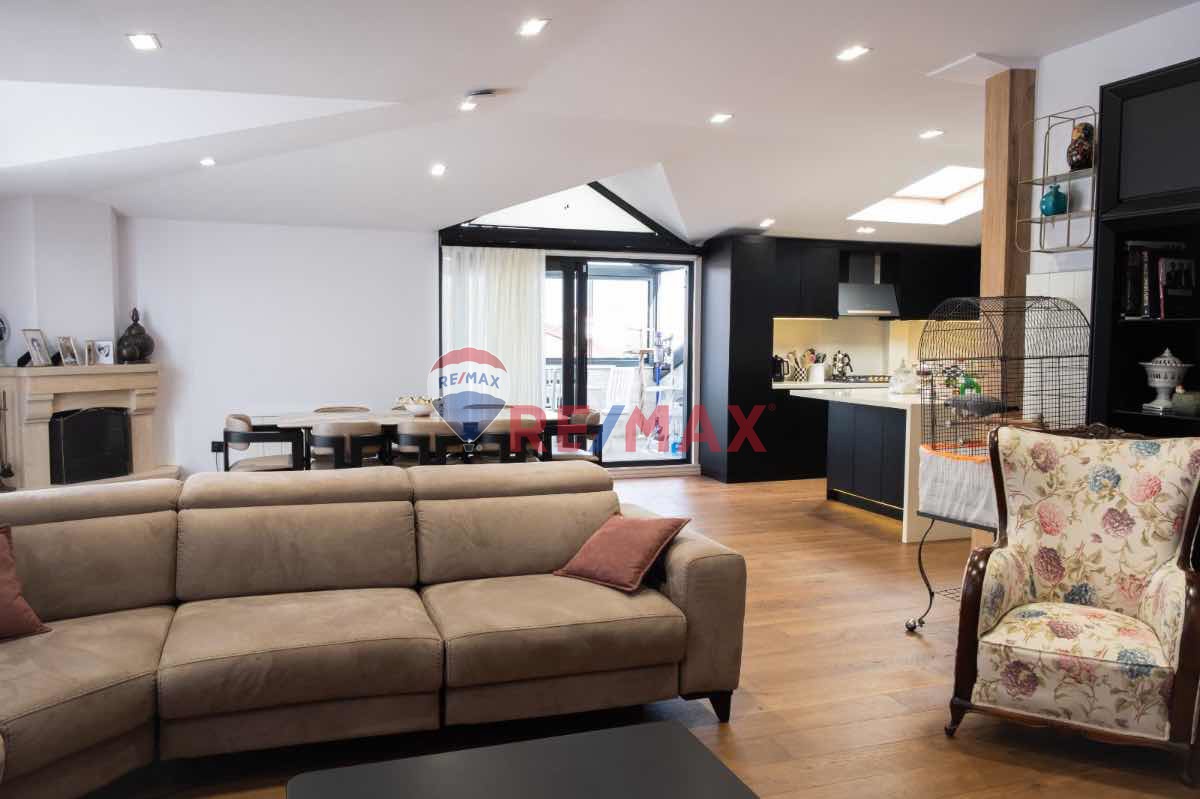 RE/MAX DOĞUŞ 'TAN ACIBADEM'IN EN ÖZEL DUBLEKSI SATIŞTA !