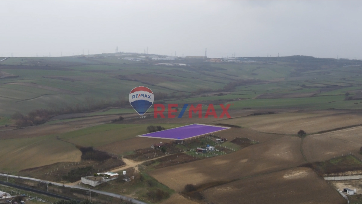 HADIMKÖY YEŞILBAYIR MAHALLESI'NDE ANA CADDEYE 2.PARSEL 2.570 M2