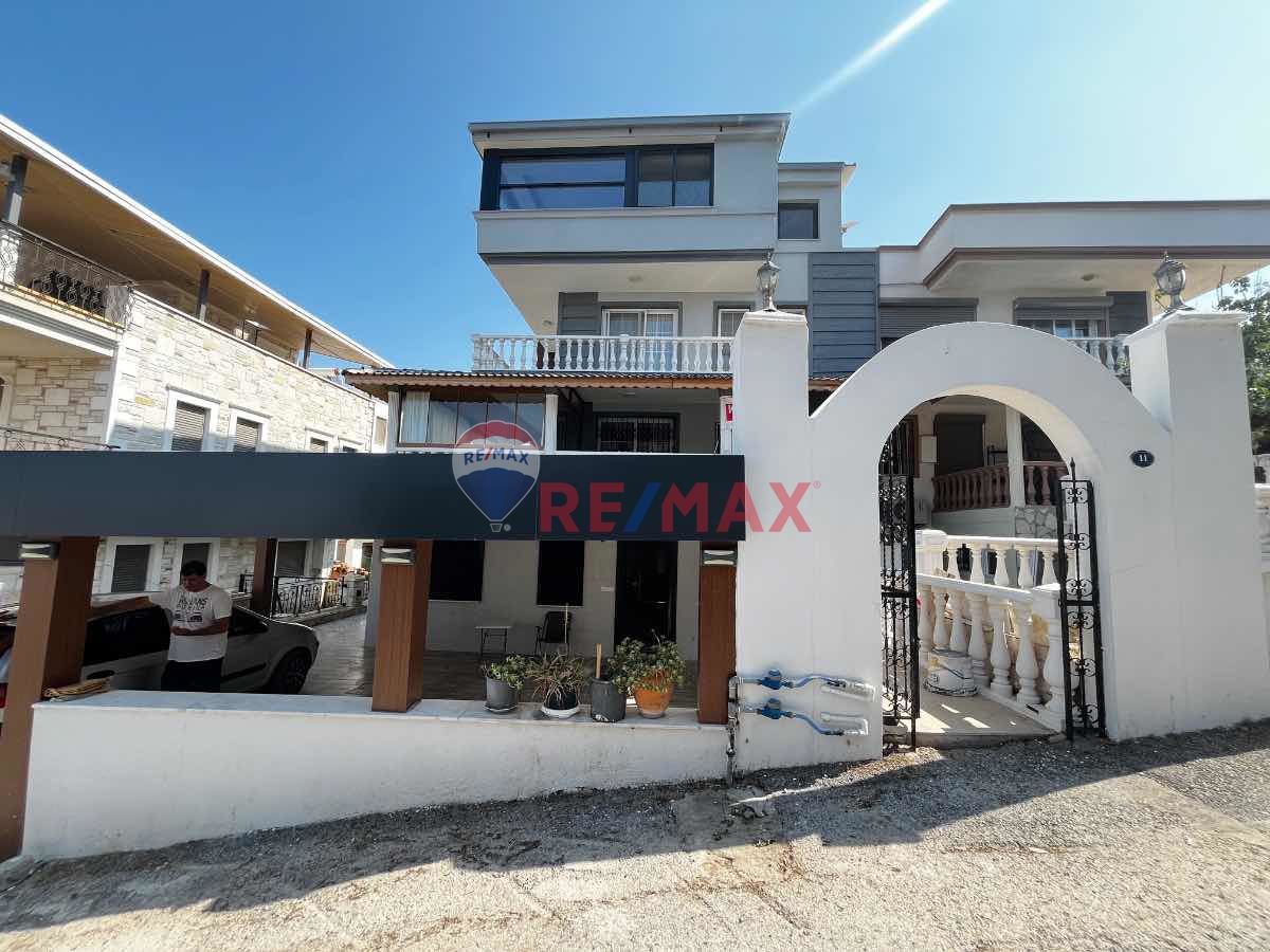 YENI FOÇA BURUNUCU DENİZ MANZARALI KİRALIK DUBLEKS VİLLA