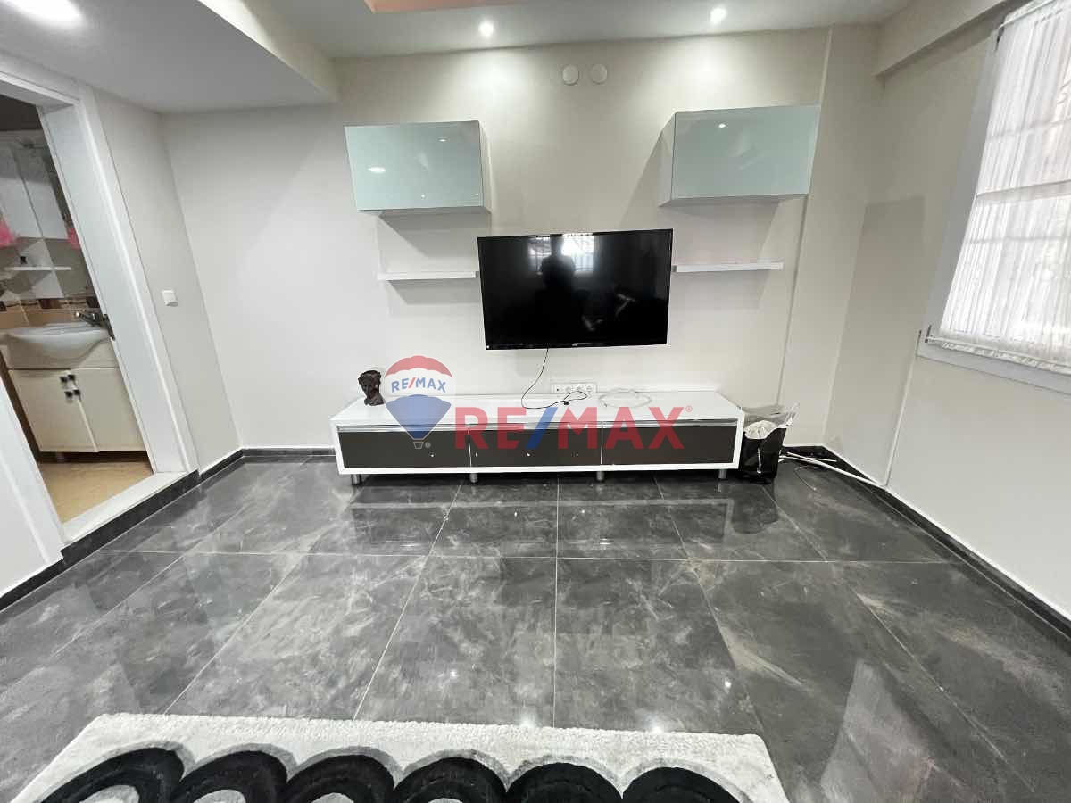 YENI FOÇA BURUNUCU DENİZ MANZARALI KİRALIK DUBLEKS VİLLA