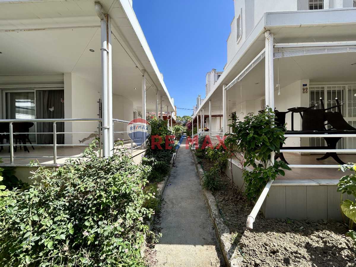 EGELANYA SİTESİNDE DENIZE 300 M MESAFEDE 4+1 YAZLIK