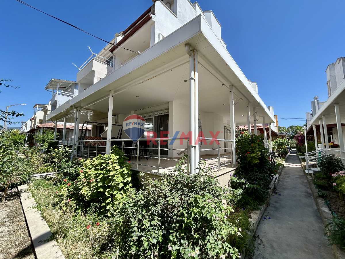 EGELANYA SİTESİNDE DENIZE 300 M MESAFEDE 4+1 YAZLIK