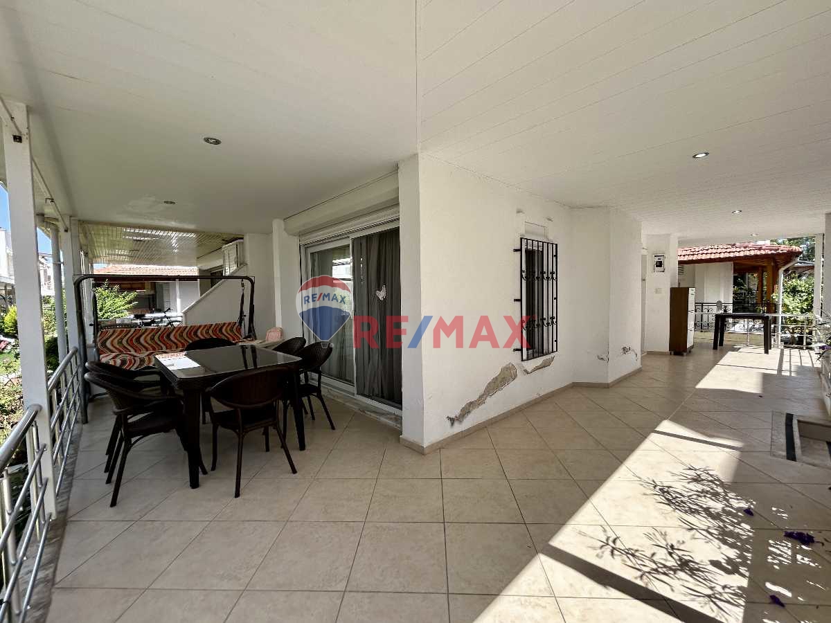 EGELANYA SİTESİNDE DENIZE 300 M MESAFEDE 4+1 YAZLIK