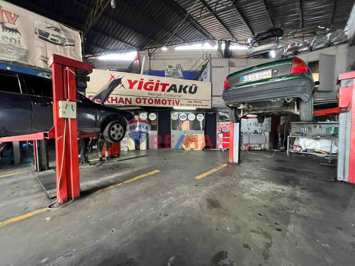 REMAX MODEL'DEN 2. SANAYİ SİTESİNDE 350M² SATILIK İŞ YERİ