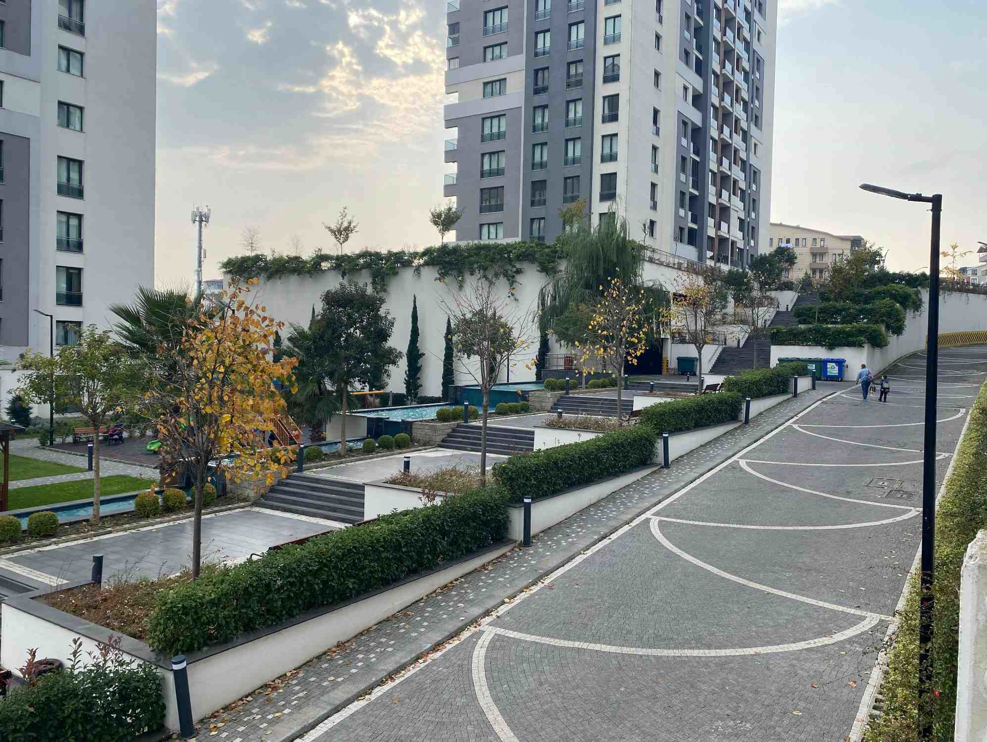 İZMIT TUANA EVLERI'NDE ARA KAT 2+1 SATILIK DAIRE