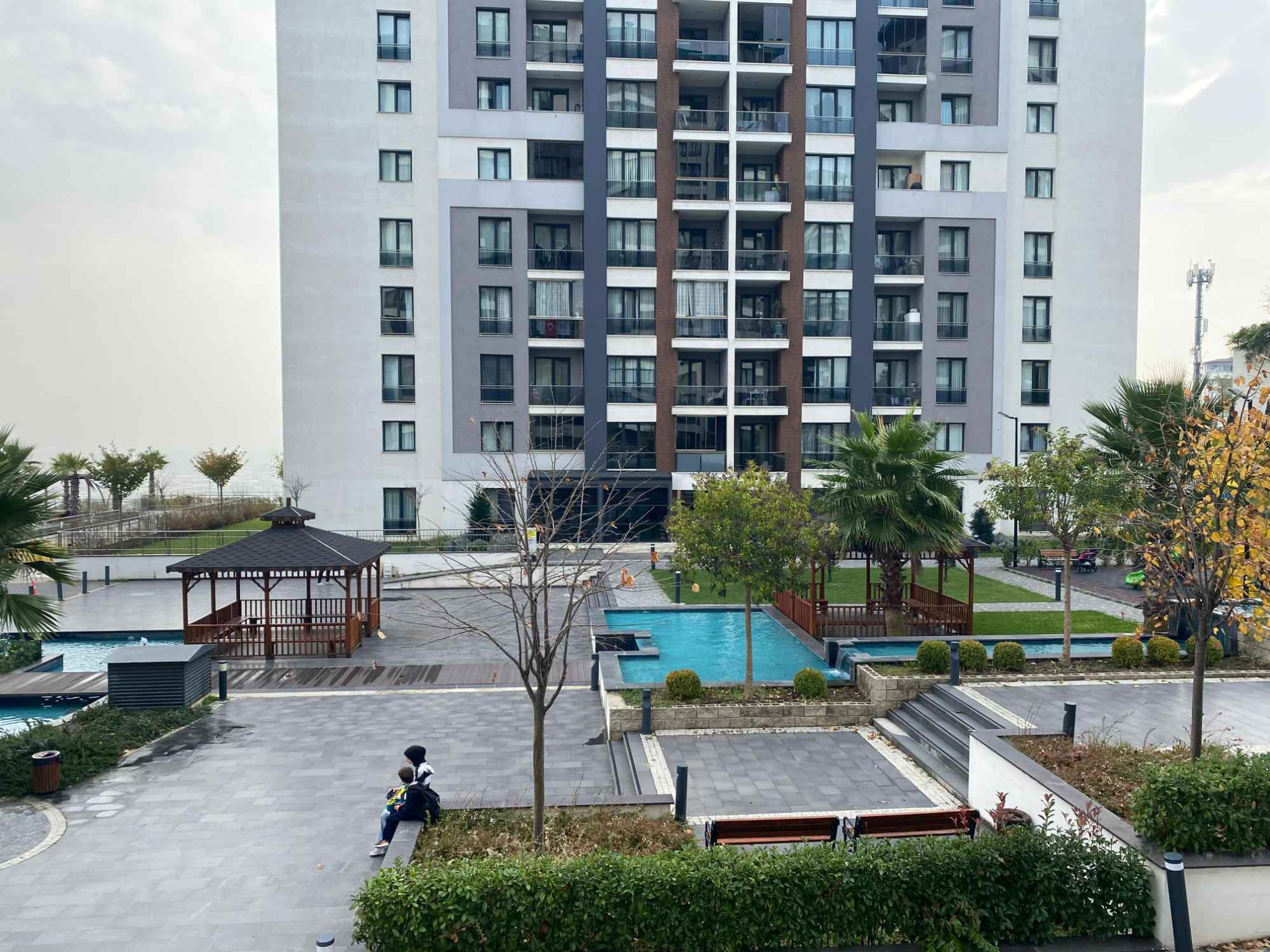 İZMIT TUANA EVLERI'NDE ARA KAT 2+1 SATILIK DAIRE