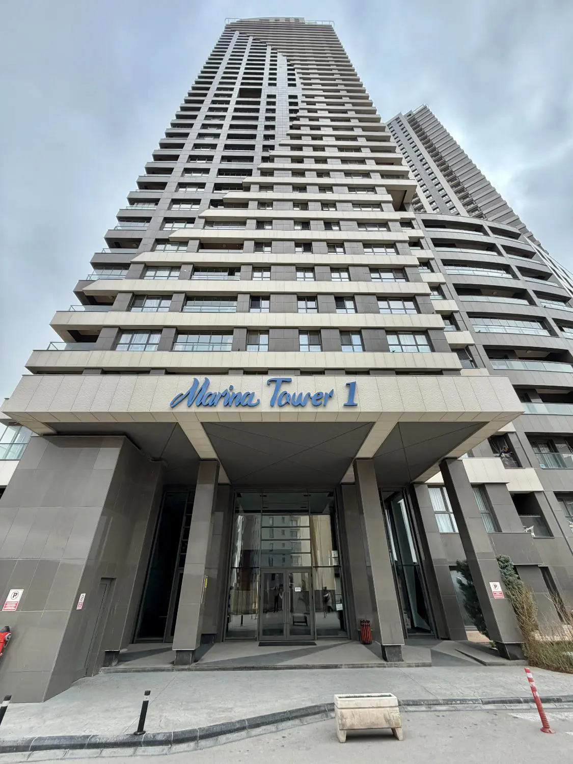 SİNPAŞ MARİNA'DA YÜKSEK KATTA MANZARALI KİRALIK DAİRE