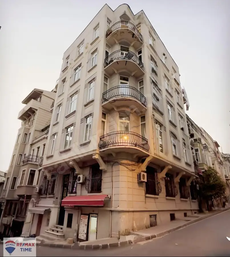 SİSLİDE  TARİHL FUAT PASA APT. SATİLİK OFİS