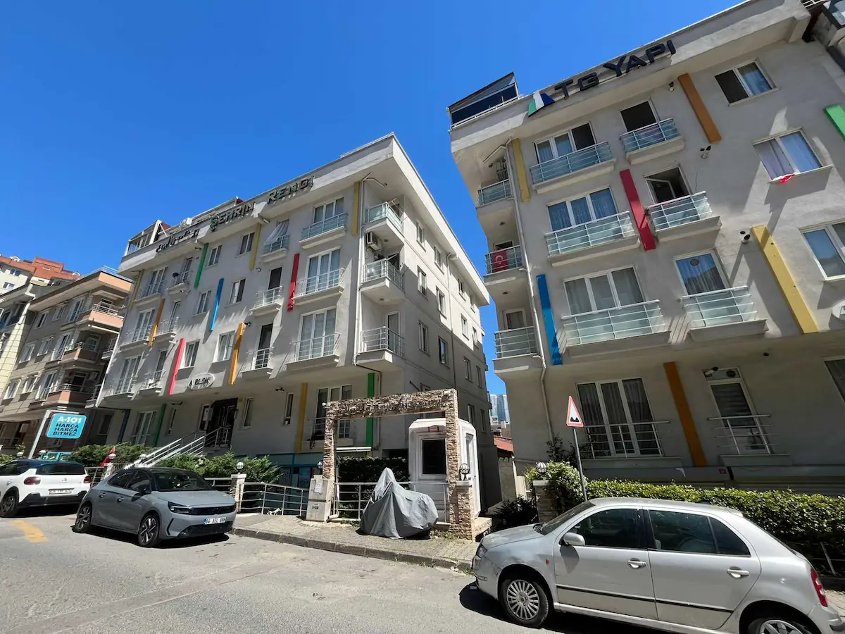 ATAŞEHIR AŞIK VEYSEL MH ŞEHRIN RENGI SITESINDE SATILIK 1+1 DAIRE