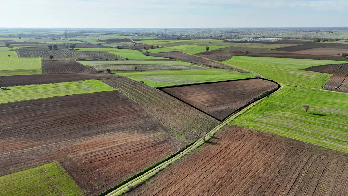 HAMİTABAT'DA KÖŞE PARSEL 10.757 M2 SATILIK ARAZİ