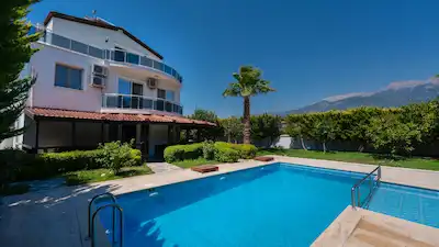 MUĞLA SEYDİKEMER KADIKÖY 'DE SATILIK HAVUZLU FULL EŞYALI 4+1 TRİPLEKS VİLLA