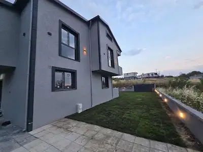 400 M2 ARSA İÇİNDE 3+1 İKİ YOLA CEPHE FERAH VİLLA